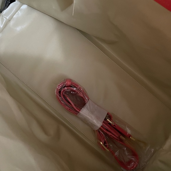 NWT Pencil & Paper Co. x Neely & Chloe Weekender Bag - Picture 5 of 6